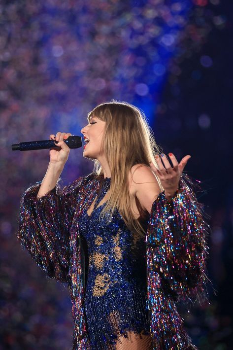 Bookmarks / X Taylor Swift Fan Club, Estilo Taylor Swift, Tour Outfits, Swift Photo, Taylor Swift Funny, Taylor Swift Videos, Taylor Swift Album, Taylor Swift Wallpaper, Long Live Taylor Swift