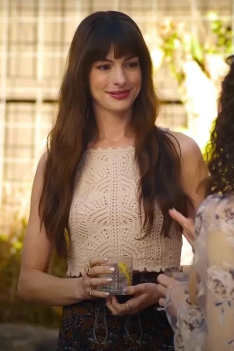 Where To Shop Anne Hathaway's Exact 'The Idea Of You' Looks Anne Hathaway Hair, White Mock Neck, Grazia Magazine, French Girl Chic, Vintage Versace, Knit Midi Skirt, Chic Shop, Anne Hathaway, Light Blue Denim