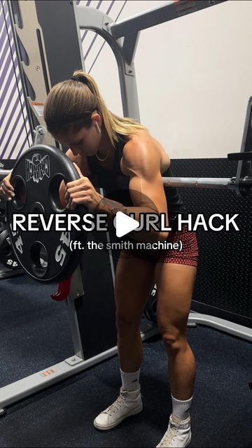 Emily Buwalda on Instagram: "📥 drop these SMITH MACHINE REVERSE CURLS into your next upper body day! 🔥  • 🧨 pro tip - use a bar pad under your armpits so it’s more comfortable. 🧨 pro tip 2.0 - make sure to let your arms hang down & keep them in that position when curling the weight up - don’t let your elbows/arms go forewarn at any point. • ✨reverse curls mainly work your brachioradialis, which is the muscle on the front of your forearm. the biceps (brachialis) are still used during this movement, BUT the focus is mainly on the forearms. 🔥  ✨ this exercise helps with your GRIP STRENGTH. 🔥  • 🤌🏽 set the smith machine at a comfortable position for YOU. i set it at my normal standing level so i don’t have to bend over too bar. 🤌🏽 let your legs fall behind the bar so all the pressure Upper Body Day, Reverse Curls, Smith Machine, The Smith, Pro Tip, The Bar, Will Smith, Upper Body, Fitness Tips