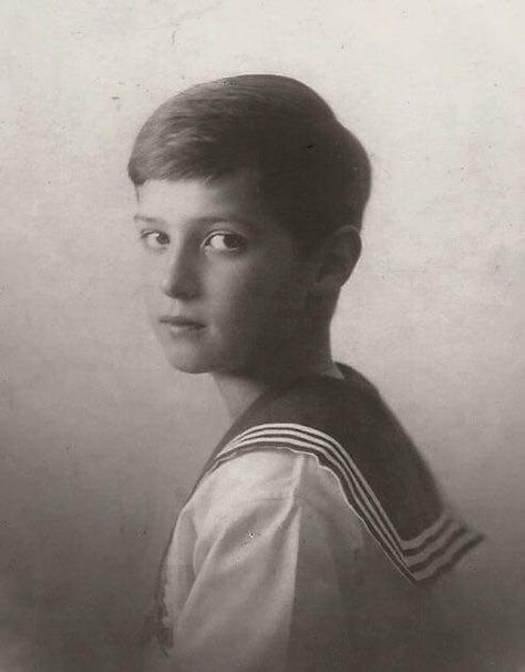 Tsarevich Alexei Nikolaevich Romanov of Russia. Heir To The Empire, Friends Posing, Alexei Nikolaevich, Grand Duchess Tatiana Nikolaevna Of Russia, Pink Clouds Wallpaper, Tatiana Nikolaevna, Alexei Romanov, Vintage Children Photos, House Of Romanov