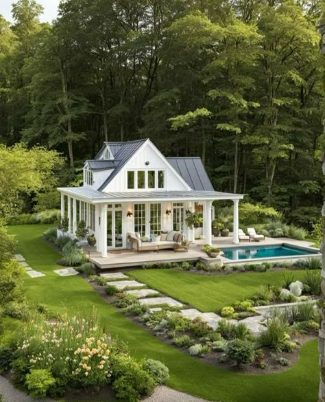 Home Architecture Styles, White Farmhouse Exterior, Small Lake Houses, Dream House Mansions, Corner Summer House, Backyard Getaway, Small Cottage Homes, American House, Backyard Spaces