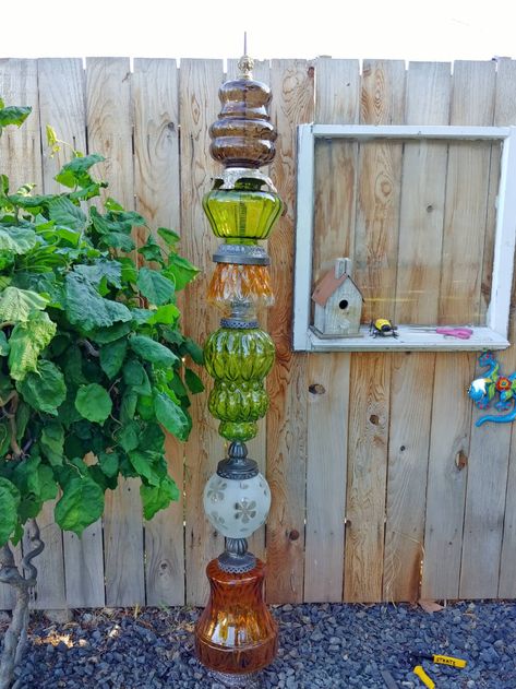 Garden Diy Decoration Ideas, Garden Totem, Unique Garden Decor, Garden Totems, Mosaic Garden Art, Garden Ideas Cheap, Magic Garden, Glass Garden Art, Pallet Garden