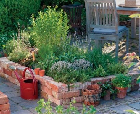 DIY Ideas With Bricks - Raised Garden Bed - Home Decor and Creative Do It Yourself Projects to Make With Bricks - Ideas for Patio, Walkway, Fireplace, Firepit, Mantle, Grill and Art - Inexpensive Decoration Tutorials With Step By Step Instruction for Brick DIY #diy #homeimprovement Brick Raised Garden Beds, Brooklyn Backyard, Garden Raised Beds, Raised Vegetable Gardens, Front Garden Ideas, Building A Raised Garden, Brick Garden, Vegetable Garden Diy, Sustainable Gardening