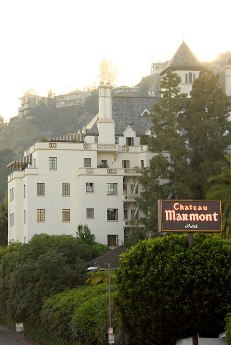 Chateau Marmont .. nestled in the West Hollywood hills along L.A.’s famed Sunset Boulevard In And Out Burger, Mulholland Drive, Chateau Marmont, Vintage Los Angeles, California Love, City Of Angels, Hollywood Hills, Bryce Canyon, California Dreamin'