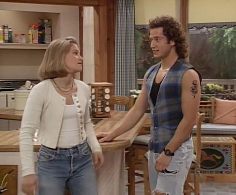 Decade Day Outfits 90s, Phoebes Outfits, Full House Outfits, Dj Tanner, 90’s Outfits, 90s Inspired Outfits, Tv Show Outfits, House Clothes, Outfit 90s