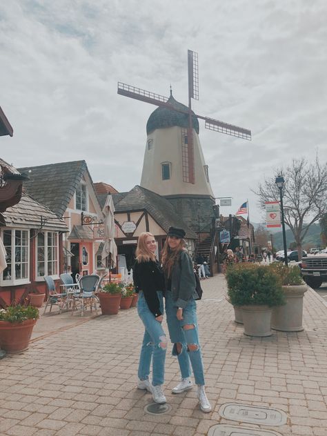 Friend Photo Ideas Aesthetic, Solvang California Outfit, Best Friend Pic, Friend Photo Ideas, Photo Ideas Aesthetic, Solvang California, Idea Aesthetic, California Outfits, Cute Instagram