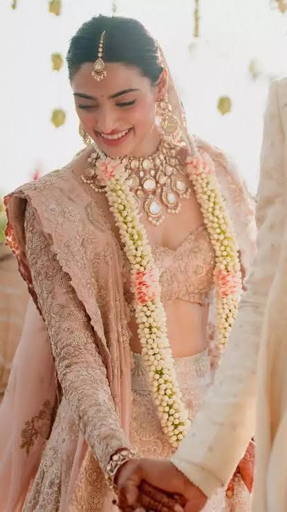 Indian Floral Decor, Indian Wedding Garland, Flower Garland Wedding, Blush Bride, Engagement Decorations, Flower Girl Basket, Wedding Preparation, Garland Wedding, Indian Wedding Decorations