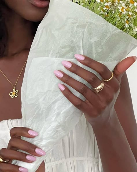 soft black women Ash Cash, Nurse Nails, Money Nails, Light Pink Nails, Soft Nails, Neutral Nails, Girls Nails, Minimalist Nails, Dream Nails