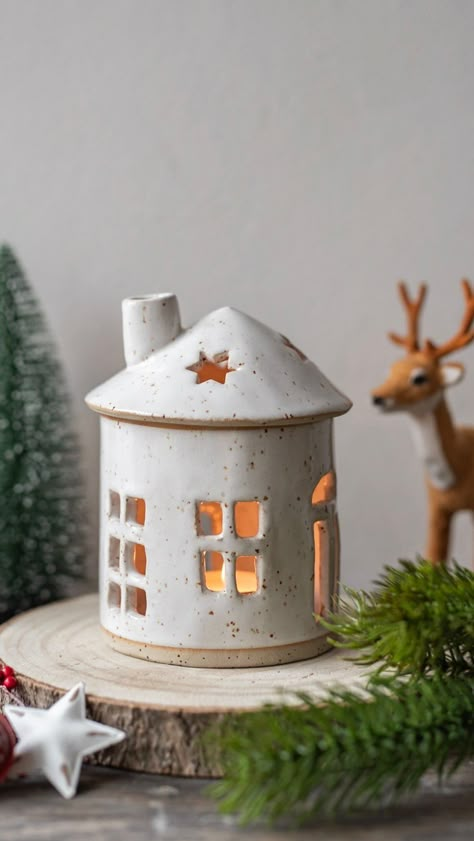 Instagram Ceramic Beginner Ideas, Winter Pottery Ideas, Starry Night Clay, Unique Pottery Ideas Creative, Ceramics House, Pottery Tea Light, Christmas Pottery Ideas, How To Make Ceramic, Christmas Pottery