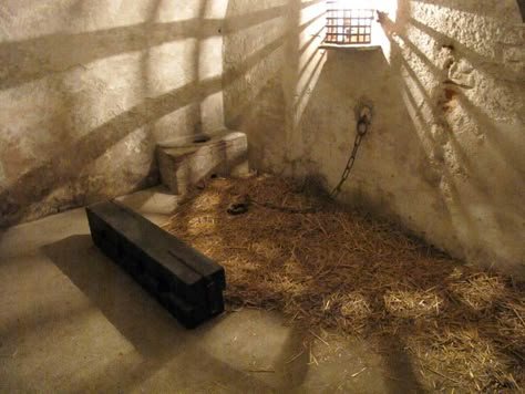 Castle Dungeon Cell - Medieval Medieval Dungeon Aesthetic, Medieval Prison Cell, Dungeon Cell, Medieval Prison, Medieval Castle Interior, Taverna Medieval, Medieval Dungeon, Castle Dungeon, Dungeon Aesthetic