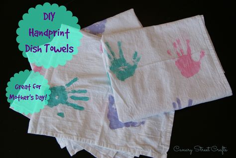 DIY handprint dish towel - Canary Street Crafts Handprint Dish Towel, Flour Sack Towels Crafts, Tea Towels Crafts, Diy Crafts Desk, Dish Towel Crafts, Tea Towels Diy, Diy Projects For Men, Arm Knitting Blanket, Kids Dishes