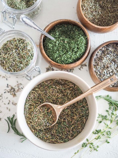 Homemade Herbs de Provence Blend – The Travel Bite Herb De Provence Recipe, Beginner Cook, List Of Spices, Yummy Healthy Food, Diy Spices, Italian Spices, Herbs De Provence, Cooking For Beginners, Master Card