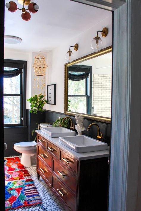 Nearly every room in this vintage-inspired eclectic farmhouse is fabulously decorated. #housetour #hometour #bathroom #bathroomremodel #bathroomideas #vintagebathroom Farmhouse Apartment, Eclectic Farmhouse, Maximalist Interior, Eclectic Bathroom, Vintage Eclectic, Rustic Bathroom, Vintage Bathroom, Eclectic Home, Eclectic Decor