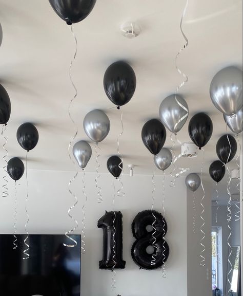 Black And Silver Mens Birthday, Silver Black Theme Party Decoration, Black And Sliver Balloons, 18th Birthday Silver Theme, Black Birthday Decorations Party Ideas, Black And Chrome Birthday, Black And White Decorations Birthday, Black And Silver Balloon Decor, Birthday Decorations Black Sliver