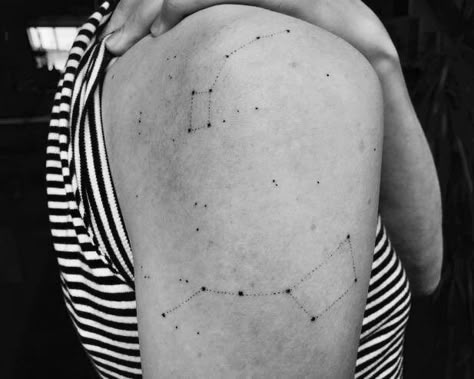 Freckle Constellation, Constilation Tattoo Sleeve, Big And Little Dipper Tattoos, Tattoo Star Constellation, Constellation Back Tattoo, Constellation Tattoo Sleeve, Cassiopeia Tattoo, Big Dipper Tattoo, Sis Tattoo