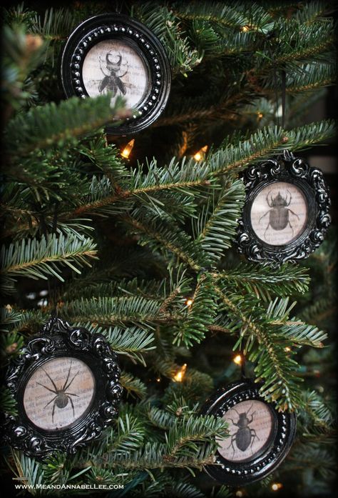 Gothic Christmas Aesthetic, Gothic Christmas Ornaments, Gothic Christmas Decorations, Diy Gothic, Victorian Christmas Decorations, Black Christmas Decorations, Framed Insect, Christmas Tree Inspo, Annabel Lee