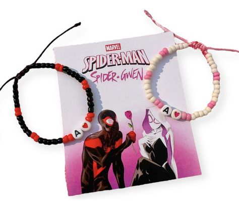 Dos Pulseras De Spiderman Para Compartir Pareja - $ 293.55 Ideas Pulseras, Spider Gwen, Bracelet Ideas, Hama Beads, Marvel Spiderman, Spiderman, Hello Kitty, Marvel, Crochet