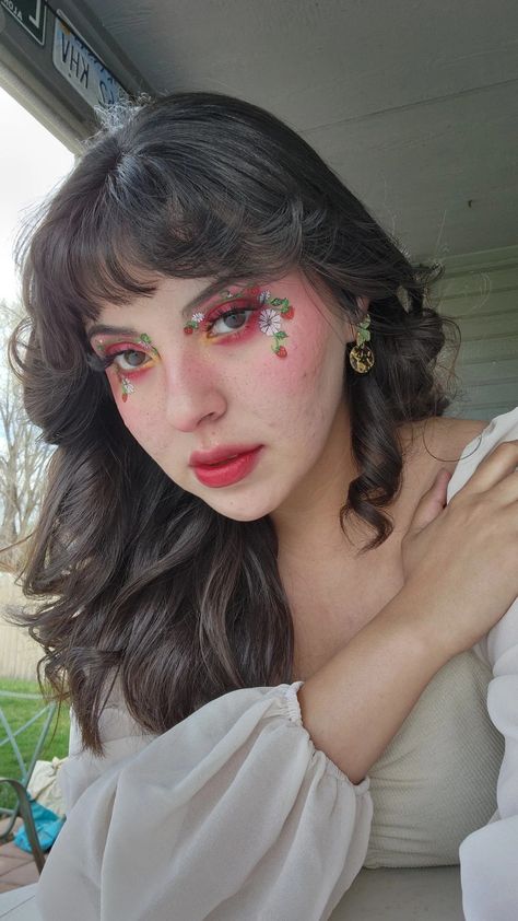 Watermelon Makeup Eye, Strawberry Fairy Makeup, Strawberry Makeup Halloween, Fruit Eye Makeup, Strawberry Shortcake Costume Makeup, Strawberry Themed Makeup, Straw Berry Makeup, Cute Strawberry Makeup Look, Strawberry Costume Makeup