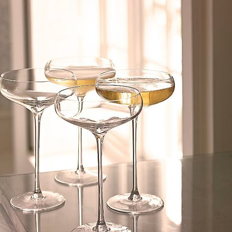 Coup Glasses, Kitchen Decor Collections, Crockery Design, Champagne Saucers, Wine Cups, Champagne Glasses, Kitchen Items, Kitchen Stuff, Stemware