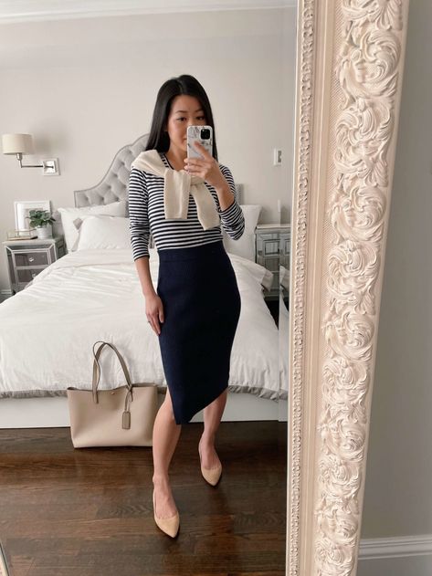 Petite-friendly Spring Workwear with Flat Shoes Casual Outfits With Flats, Business Casual Outfits With Flats, Nude Shoes Outfit, Outfits With Flats, Modest Business Casual, Spring Workwear, Dress With Flats, Black Slim Pants, Casual Chic Spring