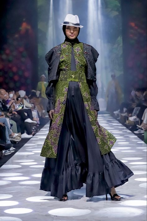 Exotic Dramatic, Modern Modest Fashion, Beauty Pageant Dresses, New Look Fashion, Batik Fashion, Fashion Institute, Dress Sketches, Modest Wear, Batik Dress