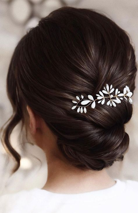 Glamorous Wedding Hair, Sanggul Modern, Updo Hairstyles Tutorials, Bridal Hair Down, Wedding Hair Up, Romantic Wedding Hair, Hairdo Wedding, Wedding Hair Inspiration, Hair Up Styles