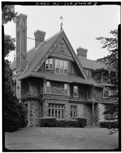 McKim Mead and White Stanford White, Awesome Houses, Cedar Shingle Roof, Shingle House, Shingle Colors, Wood Shingles, Modern Architects, American Architecture, House Siding