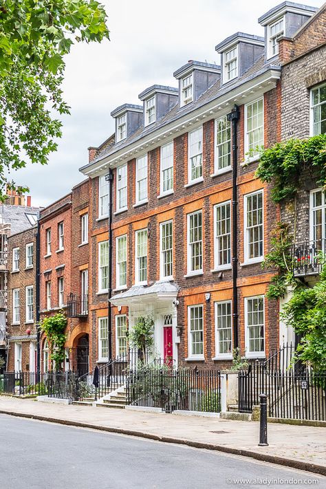 Elegant brick houses in Richmond, London. Click through for more pictures on the A Lady in London blog. #houses #richmond #london Best Places In London, London Walking Tours, Richmond London, London Neighborhoods, London Houses, London Itinerary, London Townhouse, Walks In London, London House