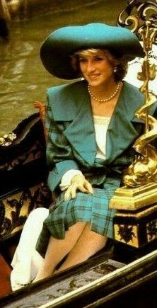 Very beautiful England's rose 🌹 Princess Diana Fashion, Princess Diana Photos, Princess Diana Pictures, Diana Fashion, Princes Diana, Isabel Ii, Lady Diana Spencer, Royal Princess, Diana Spencer