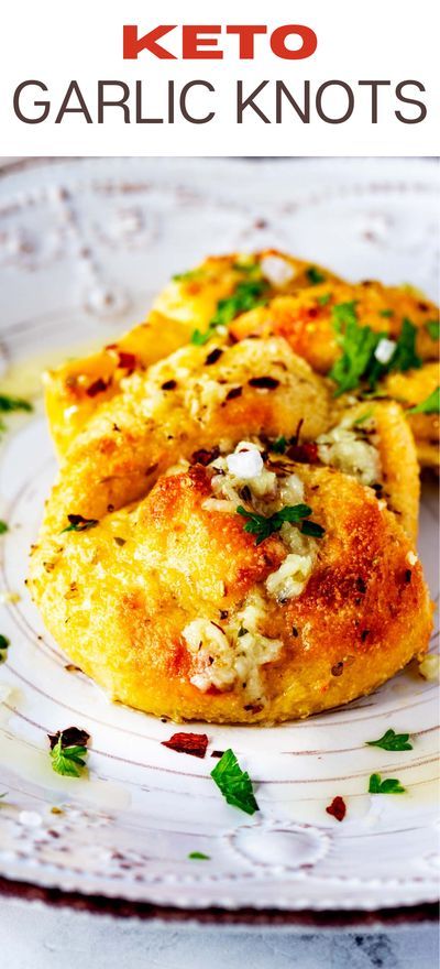 Love garlic knots? Don�t miss these Keto Garlic Knots! They are light, fluffy, and wickedly good. So much like the real thing that you won�t believe it. Keto Garlic Knots, Low Carb Thanksgiving Recipes, Low Carb Holiday Recipes, Garlic Knots Recipe, Low Carb Holiday, Lowest Carb Bread Recipe, Keto Biscuits, Garlic Knots, Keto Breads