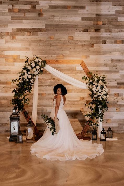 43 Gorgeous And Trendy Hexagon Wedding Arches - Weddingomania White Hexagon Wedding Arch, Geometric Wedding Arch, Hexagon Alter, Hexagon Arch Decor, Hexagon Arbor Wedding, Hexagon Wedding Arch Flowers, Wedding Arch No Flowers, Wedding Hexagon Arch, Hexagon Arbor