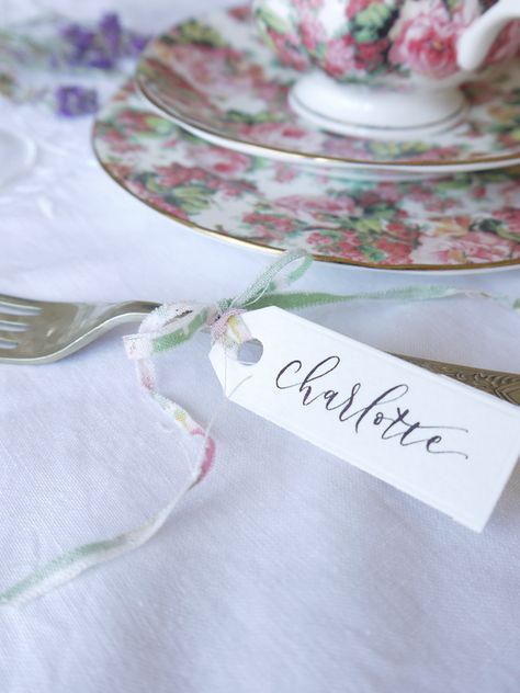 Name Cards Table, Tea Time Table, Gift Tags Handmade, Shabby Chic Tea Party, Calligraphy Gift Tags, Shabby Chic Tea, Cards Table, Dinner Party Themes, Baby Shower Tea