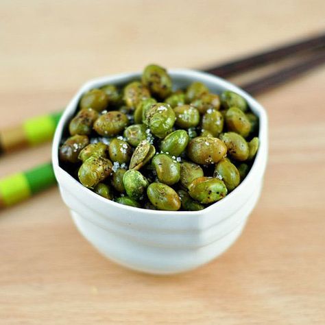 Roasted Edamame, Snack Bites, Party Appetizers Easy, Edamame, Appetizers For Party, Appetizers Easy, Om Nom, Appetizer Snacks, I Love Food