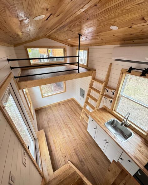 Rasa: Simplify Further Tiny House on Wheels Minimal Tiny House, Mini Chalet, Tiny House Build, Minimal Room, Tiny Homes On Wheels, Tiny House Village, Tiny House Stairs, Tiny House Talk, Tiny House Layout