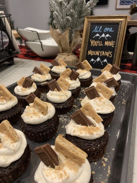 Easy S'mores Desserts For Sultry Summers - RecipeMagik S’mores Gender Reveal, Smore Love Baby Shower Theme, Smores Baby Shower Theme, Smore Fun To Be One, S’mores Baby Shower Decorations, Smores Baby Shower Ideas, S'more Baby Shower Ideas, Wedding Bonfire, Bachelorette Desserts