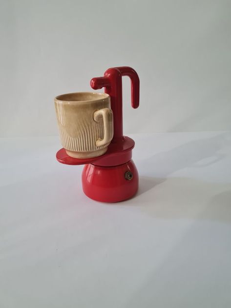 Single red Irmel moka pot designed in the 1990s Coffee Moka Pot, Moka Pot, Pot Designs, The 1990s, Kitchen Items, Coffee Machine, Coffee Pot, Furniture Accessories, Coffee Tea