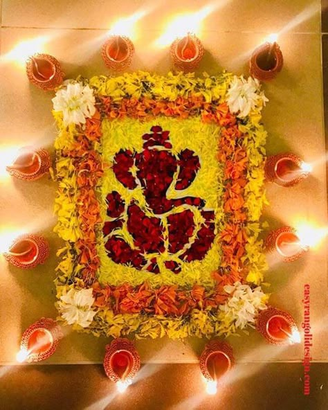 Rangoli Designs With Flowers, Floral Rangoli, Flower Rangoli Designs, Puja Decoration, Ganesh Rangoli, Pookalam Design, Flower Kolam, Flower Petal Art, Designs Rangoli