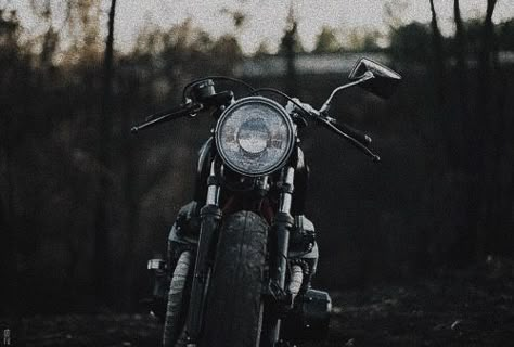 Apocalypse Aesthetic, Vintage Bikes, Vintage Motorcycles, Daryl Dixon, Ghost Rider, Zombie Apocalypse, Character Aesthetic, Black Aesthetic, In The Woods