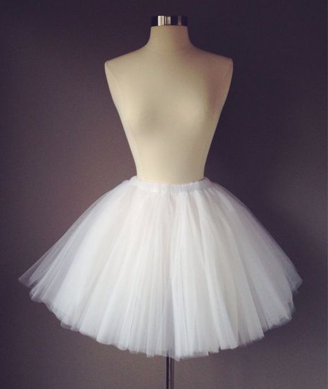 morningstar-etsy Bachelorette Tutu, White Tutu Skirt, Tutu Women, Tulle Mini Skirt, White Tulle Skirt, Gonna In Tulle, Tutu Ballet, Streamer Dr, White Tutu