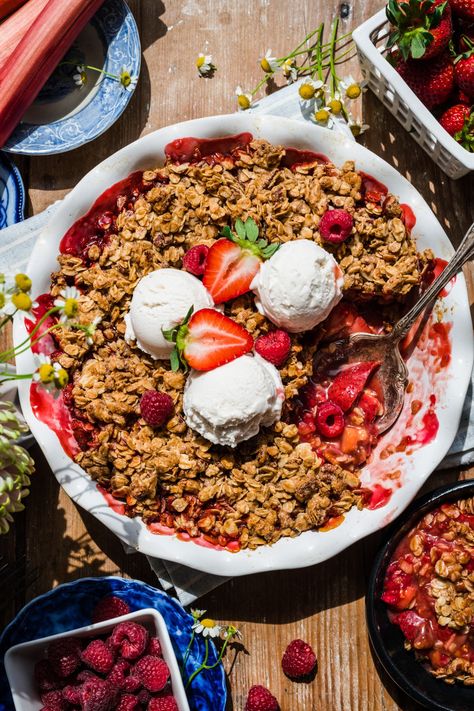 Gluten Free Rhubarb Crisp, Gluten Free Rhubarb, Vegan Rhubarb, Gluten Free Crisps, Fruit Crisp Recipe, Rhubarb Recipes Crisp, Raspberry Oatmeal, Crowded Kitchen, Bojon Gourmet