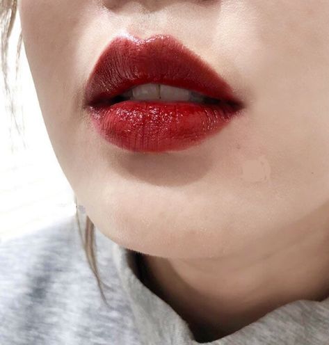 Defined Cupids Bow Lips, Cupid's Bow Lips, Cupid Bow Lips, Cupid Lips, Snow White Live Action, Bow Lips, Cupids Bow Lips, Fire Makeup, Evelyn Hugo