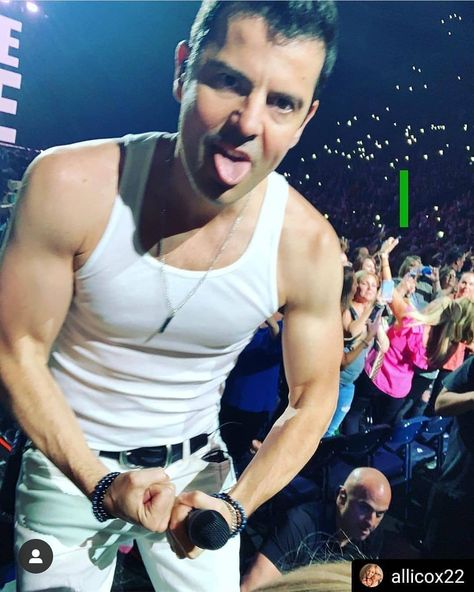 😋❤️❤️❤️❤️❤️@jordanknightofficial #nkotb #bhfamily #jordanknightofficial #jordanknight #love #MixtapeTour #mixtapetour2019 #Repost… The Boat That Rocked, Nkotb Concert, Knight Pictures, Aries Girl, Joey Mcintyre, Jordans Girls, Donnie Wahlberg, Jordan Knight, Valley Road