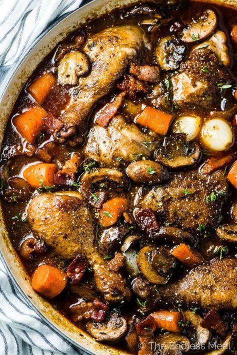 French Chicken Stew, Coq Au Vin Recipe, French Chicken, Julia Childs, Julia Child Recipes, Chicken Dishes Easy, God Mat, French Cooking, Chicken Stew