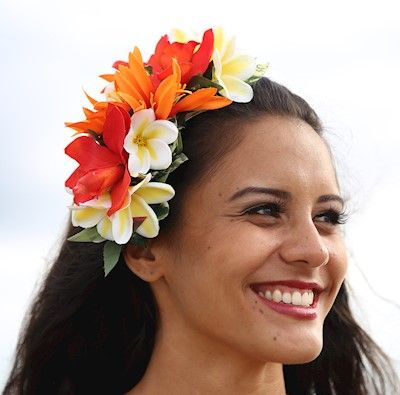 Aloha Hula Supply - Hawaii,Tahitian ... Hawaii Hair, Hawaiian Flower Hair, Hawaiian Hair, Island Hair, Hawaiian Hairstyles, Ori Tahiti, Polynesian Dance, Tropical Flower Arrangements, Hawaiian Dancers