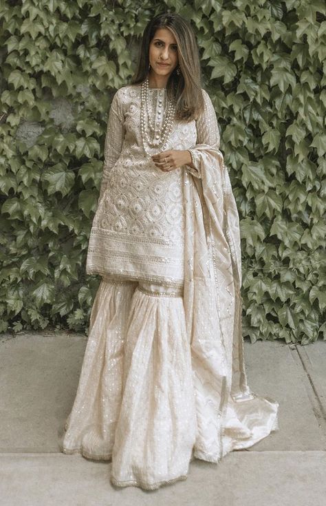 White And Gold Gharara Pakistani, White Gharara Simple, White Gharara Pakistani Nikkah, Ghrara Design Pakistani, White Gharara Pakistani, Rukhsati Dress, Nikkah Dresses For Bride, White Garara Dress, Kaftan Dress Outfit