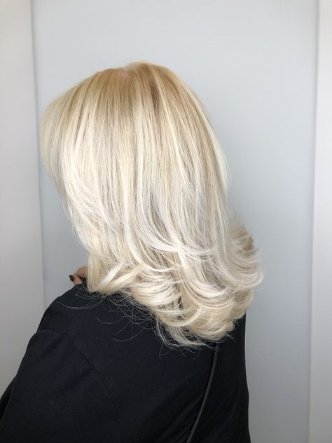 Hollywood Blonde Hair, Short Blonde Hair Blowout, Blonde 2024, Short Hair Blowout, Hair Recovery, Blonde Back, Blowout Curls, Formal Hairstyles For Short Hair, Loose Curls Hairstyles