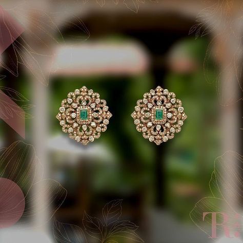 Emerald Earrings Indian Gold, Victorian Earrings Studs, Studs Earrings Gold India, Thali Kodi, Victorian Studs, Emerald Diamond Earrings, Antique Necklaces Design, Gold Jewelry Outfits, Choker Necklace Designs