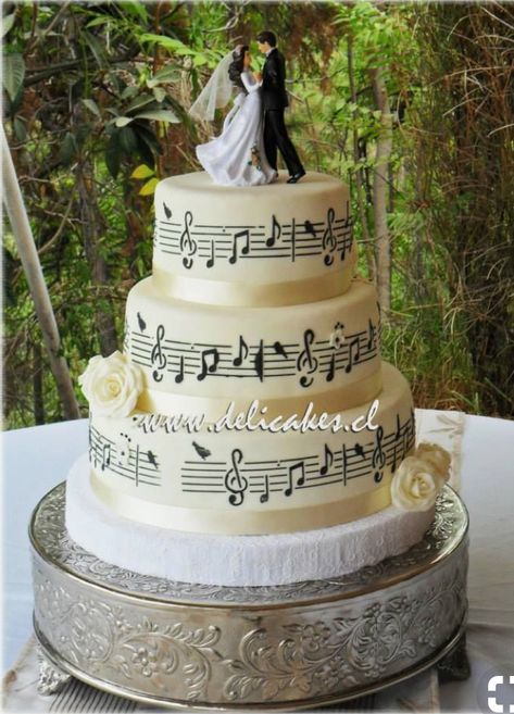 Wedding Baking, Music Wedding Cakes, Music Lovers Wedding, Skull Wedding Cakes, Bolo Musical, Piano Wedding, Musical Wedding, Music Themed Cakes, Piano Cakes