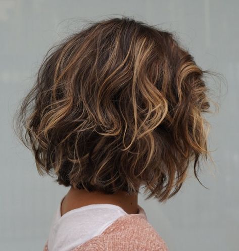 Brunette Bob with Layered Waves and Highlights Bobbed Brown Hair With Highlights, Brown Bob Color Ideas, Wavy Bob Highlights, Wavy Bob Layered, Short Wavy Hair Blonde Highlights, Wavy Short Hair Layers, Wavy Bob With Highlights, French Bob Thick Wavy Hair, Brown Bob Highlights