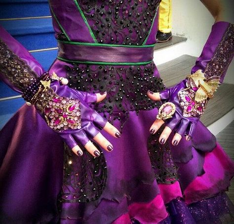 Mal Descendants Costume, Mal Bertha, Mal Costume, Dove Cameron Descendants, Descendants Clothes, Cotillion Dresses, Descendants Costumes, Mal Descendants, Disney Descendants Movie